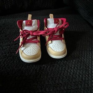 Kids Retro Jordan 1s Size 6c